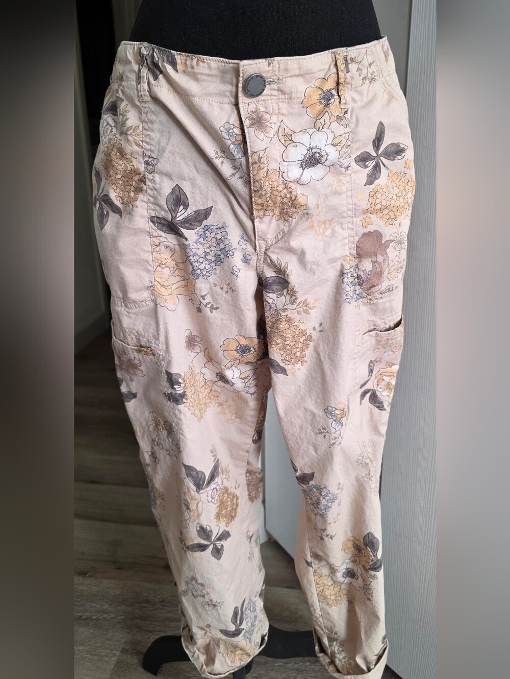 DEMOCRACY Floral Cotton Cargo Pants in Light Beige with Yellow and Gray SZ 14